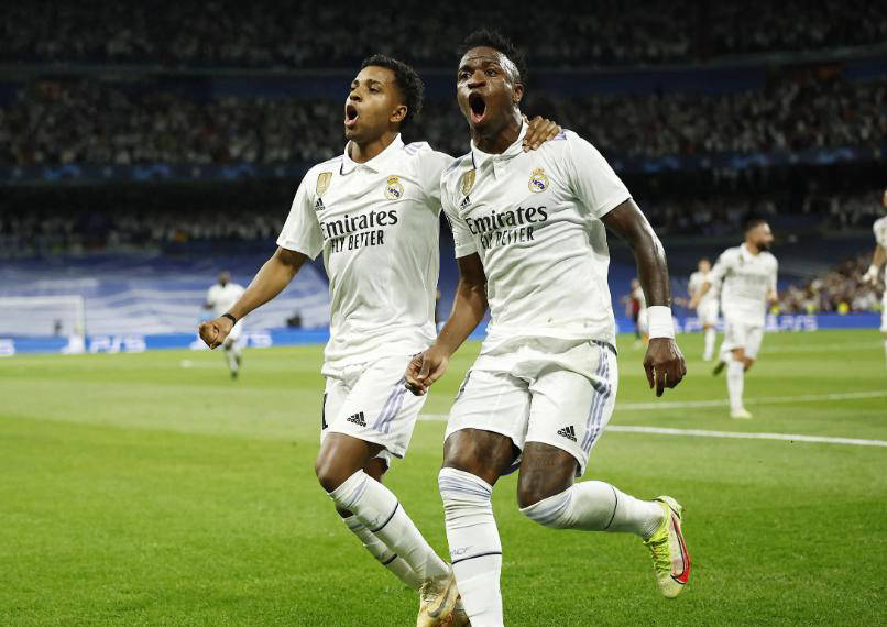 拒绝顶薪续约！皇马高层直言不讳，维尼修斯心生怨气，姆巴佩暗自得意