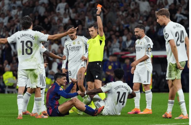 冲动的惩罚！一场2：1让西甲两大豪门付出惨重代价，1人染红6张黄牌