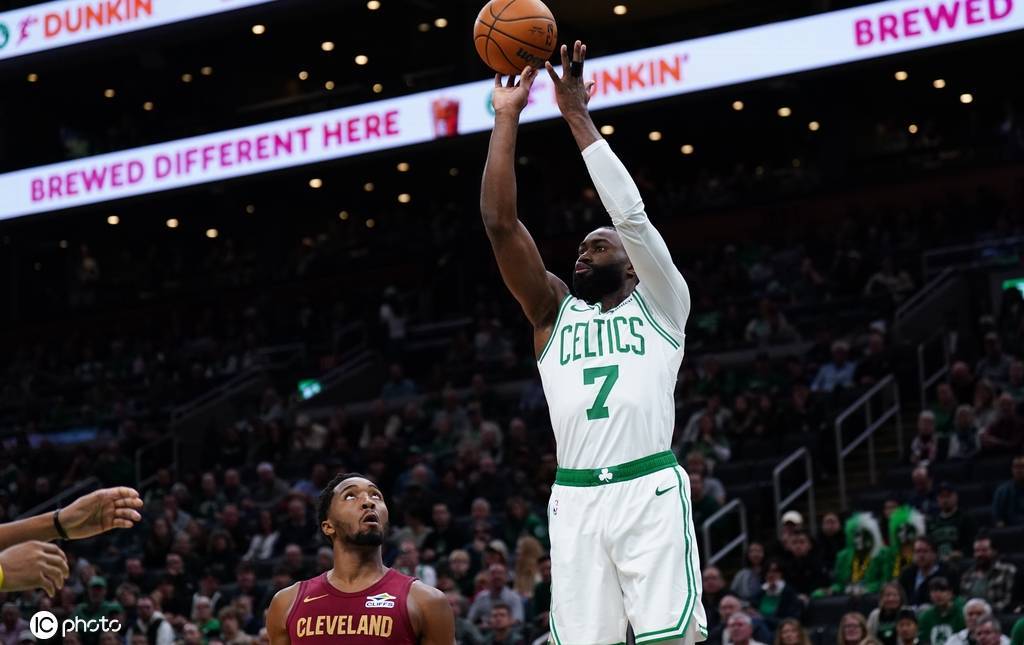 布朗30分怀特19+5+4 凯尔特人大胜骑士