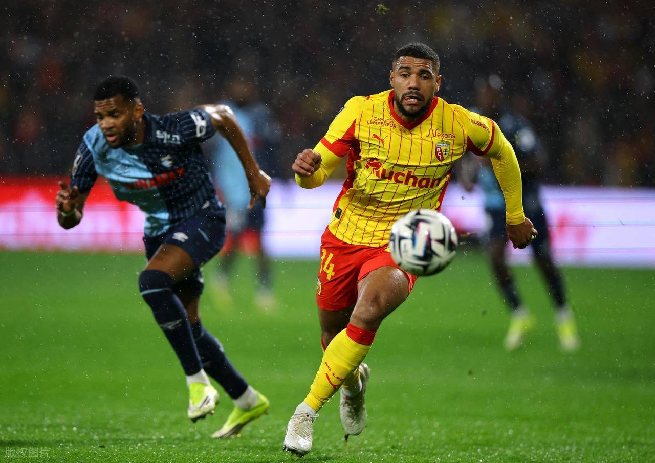 1-0，法甲争冠热门避免2连败，反超巴黎圣日耳曼队升至榜首